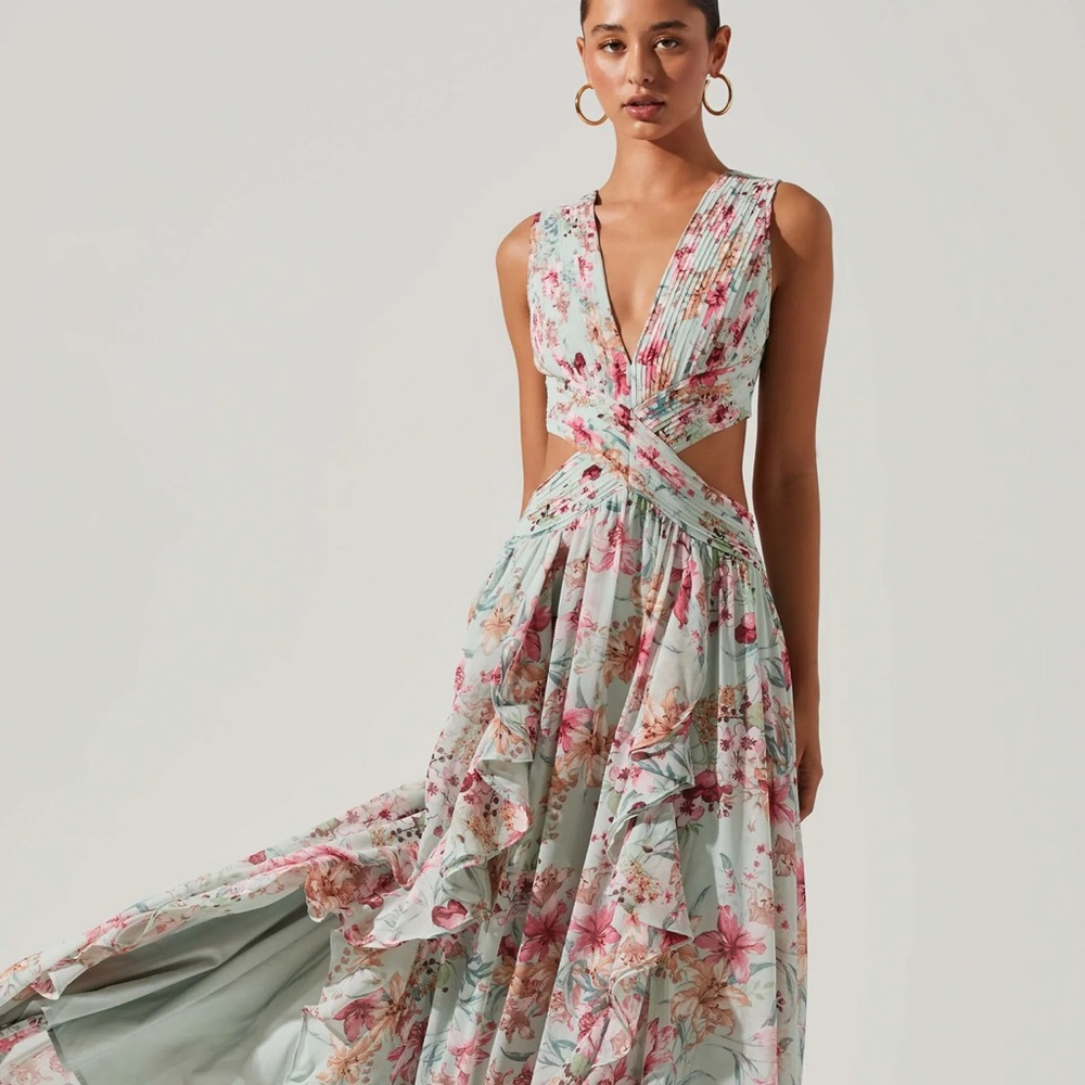 Astr “Noya” Floral Sleeveless Dress - Multicolor